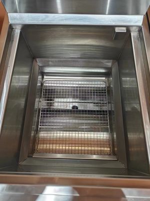 Calentamiento por gas 220V Panel de computadora digital Una olla Dos cestas Abrir freidora profunda