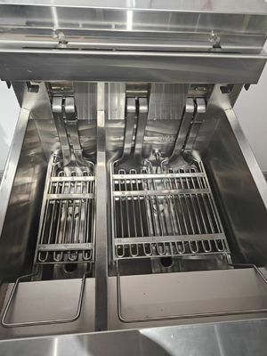 Panel de pantalla táctil eléctrica de dos ollas 3 cestas con sistema de filtro de aceite freidora