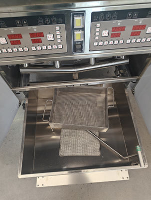 Cuatro macetas Cuatro cestas con sistema de filtro de aceite 304SUS Ventless chips kfc profundos Electric Chips Open chips freidora para la máquina de cocinar