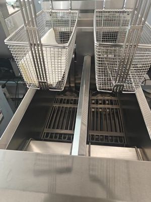 Dos ollas dos cestas 7.5L*2 Capacidad pequeña 14kw ahorrar aceite freidora eléctrica abierta con filtración de aceite