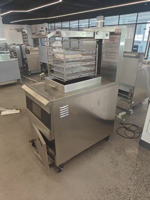 Panel táctil eléctrico inteligente de 8HD 55L 5 bandeja de freír Gran productividad 17KW Freidora abierta