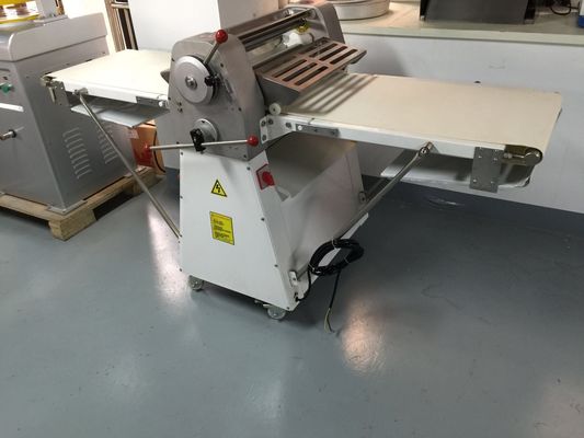 Máquina de prensado de hojas de masa de tamaño de rodillo de 520 mm para preparar masa rápida y fácilmente